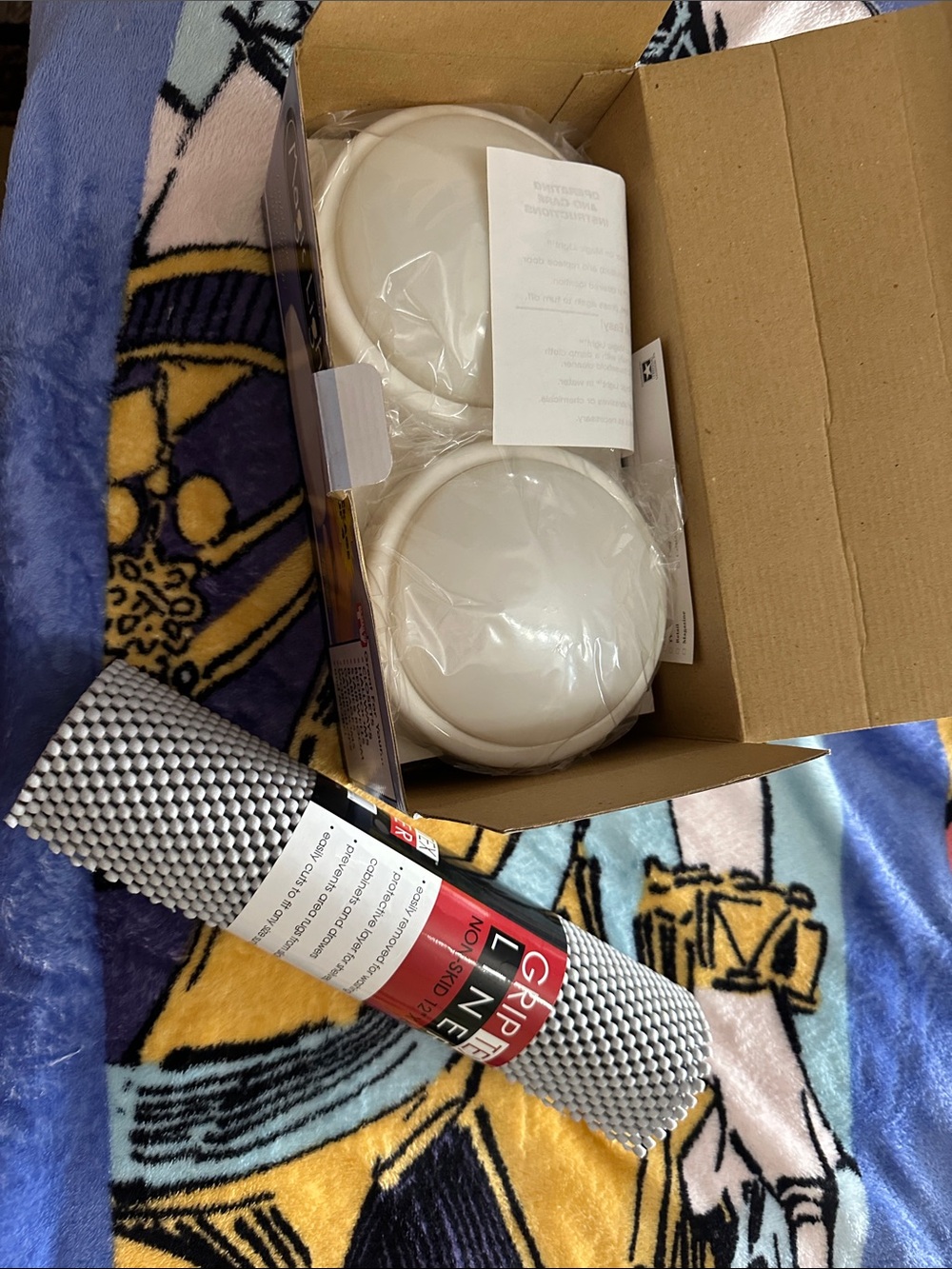 Four touch lights (batteries not included) with Grip liner NWT
